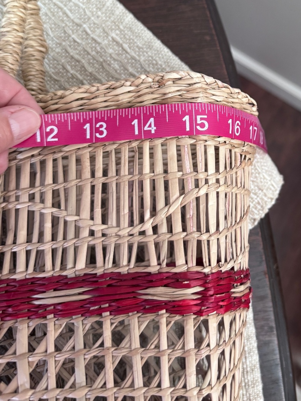 Open Weave tote bag with red accents - Picture 5 of 6